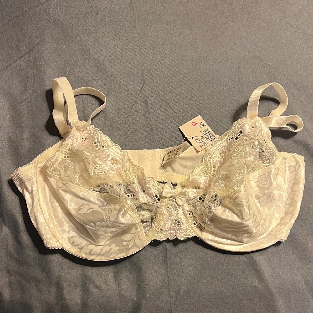 Victoria's Secret Lace Underwire Bra - Cream